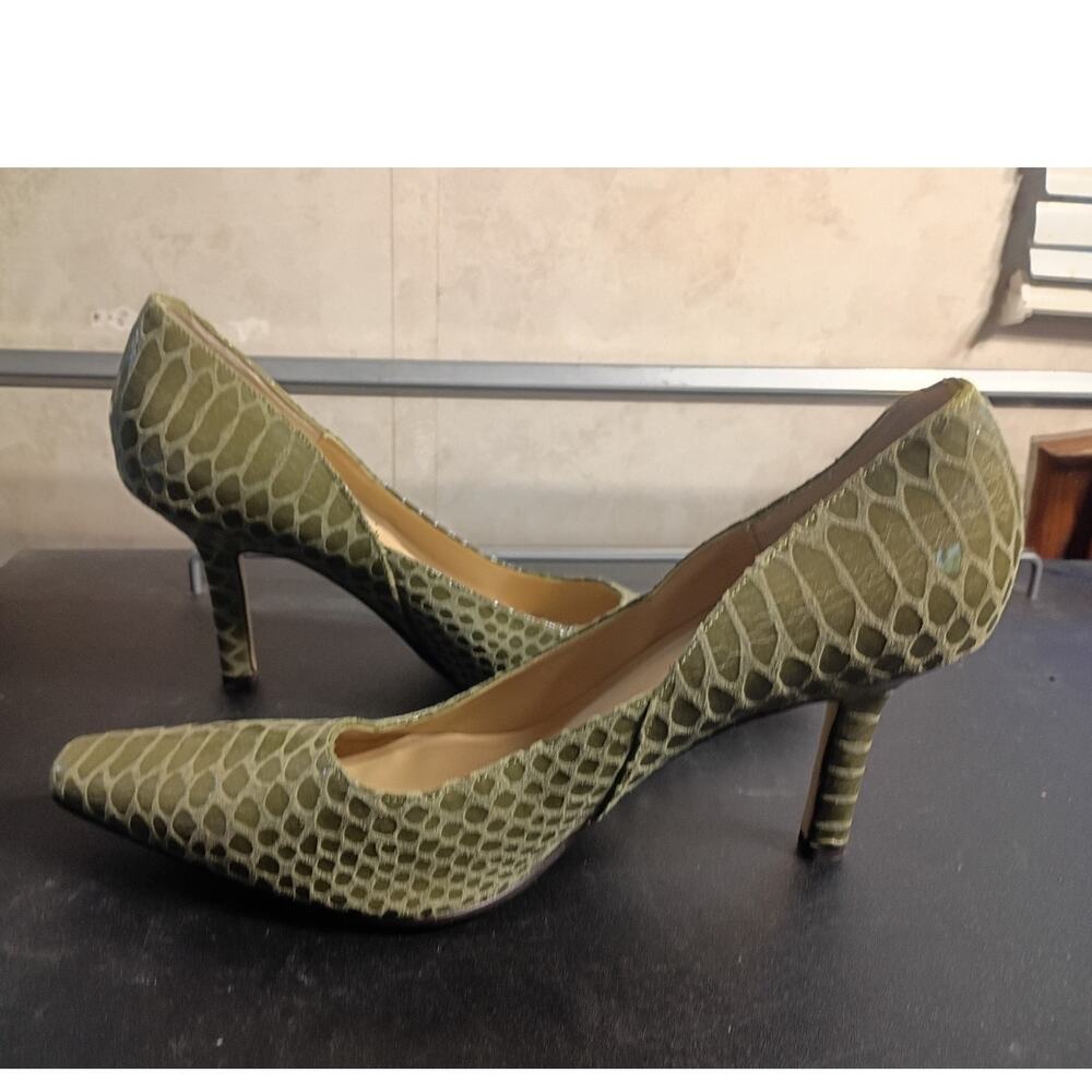 Karen Scott Marlo Pumps 8M Olive Sage Green Embossed Leather Pointed Toe Heels - Picture 10 of 12
